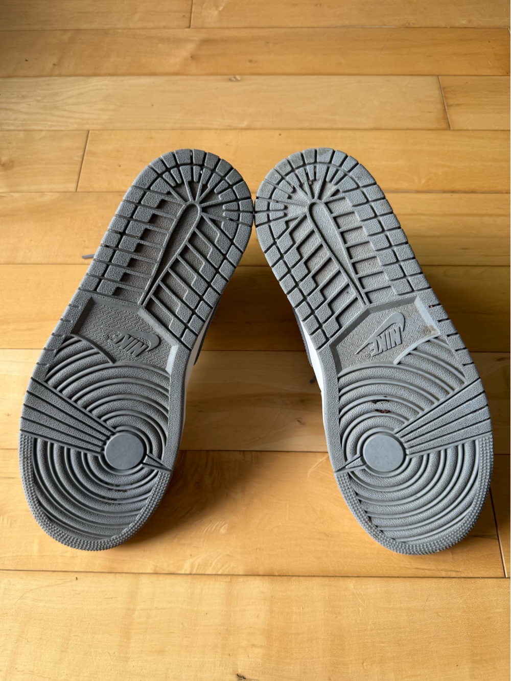 Nike Women’s High-Top Sneakers in White and Gray - Picture 4 of 4